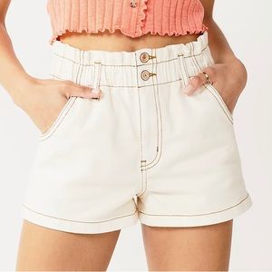 Juniors' SO® Elastic Waist Mom Shorts size 5
Junior Shorts size 5